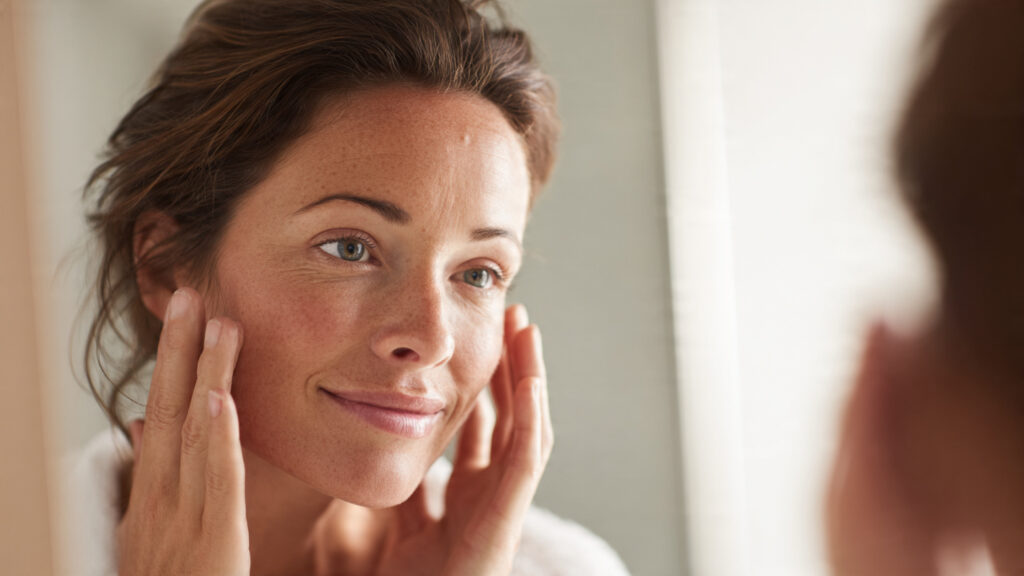 Facial lymph drainage massage to reduce puffiness