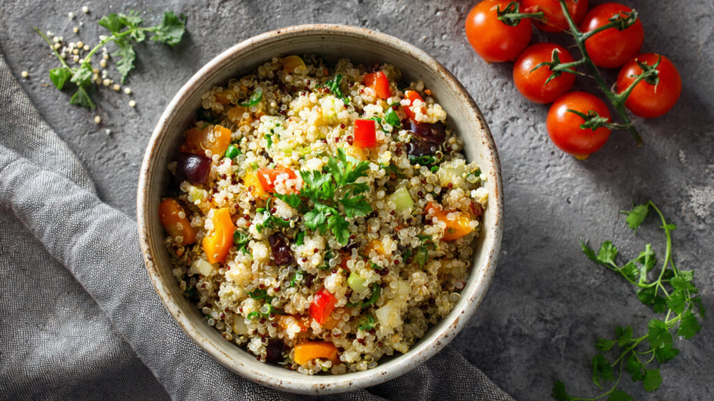 Bowl of quinoa with vegetables high in fiber for weight loss meals.