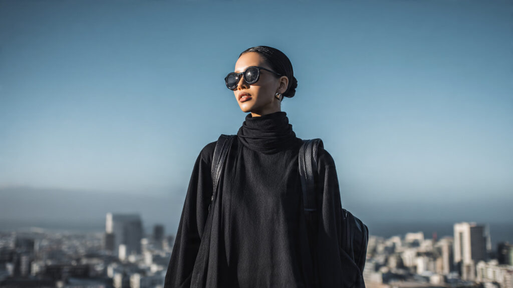 monochrome travel outfit stylish look